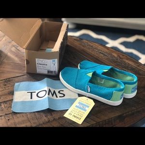 Youth (3) Two Tone Freetown TOMS